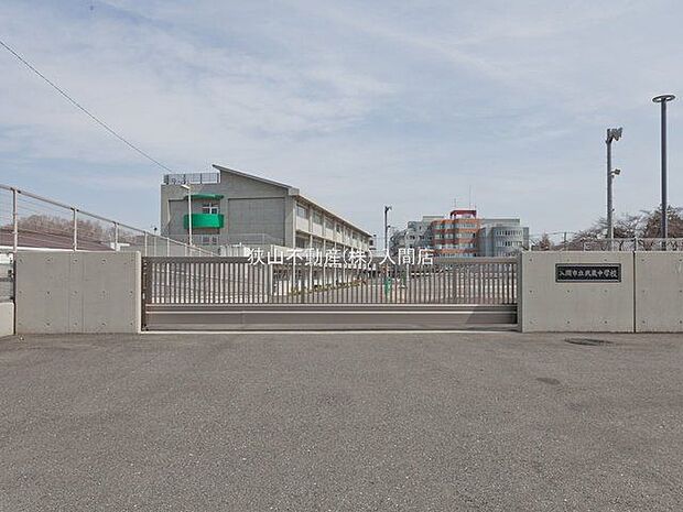 入間市立武蔵中学校 徒歩7分。 530m