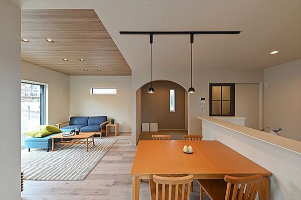 【建築例】建物は狭山不動産（株）SAN+（サンプラス）、ZEH基準を上回る、HEAT20 G2水準、『耐震等級3』標準仕様、長期優良住宅認定基準（太陽光設置プラン案）で建築可能