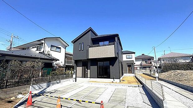 現地外観 並列駐車2台可能!!