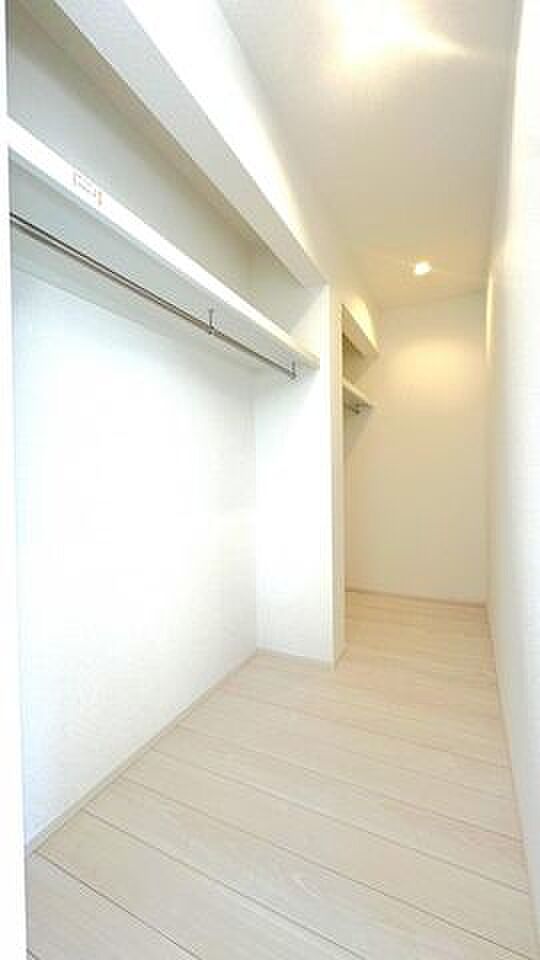 2階洋室7.5帖ウォークインクローゼット