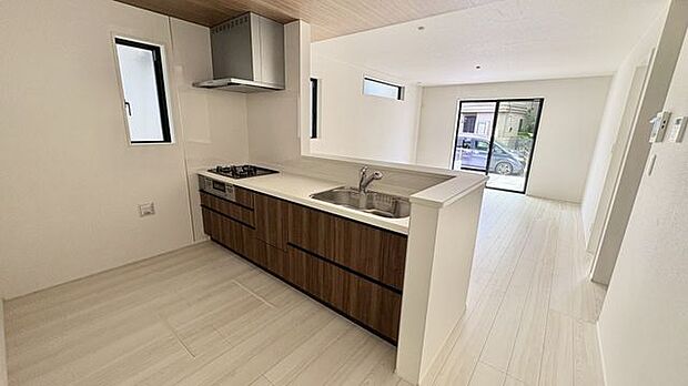 対面キッチン　ご家族でお料理するのも楽しいですね！