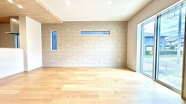 大画面TVも余裕、インテリアプランが考えやすいワイドなリビングなので家具選びも楽しみですね。