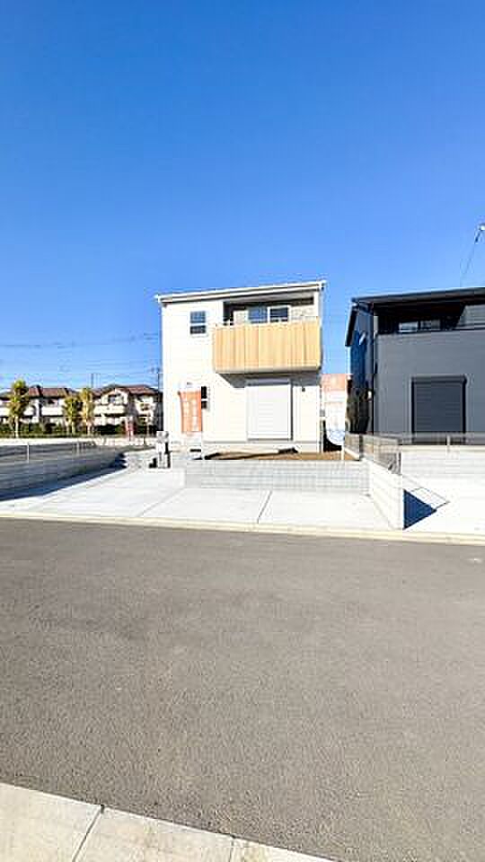 6.2m公道に面し開放的な整形地です。陽当たりも良好です。