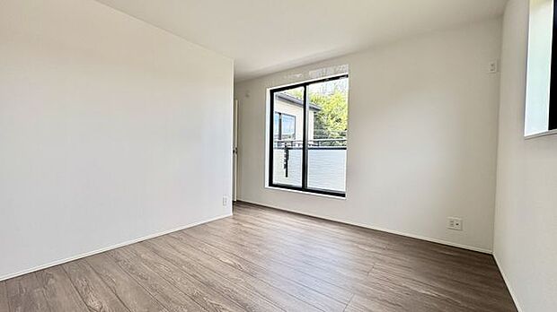 主寝室 7.75帖 ウォークインクローゼット付でお部屋間スッキリご使用になれます