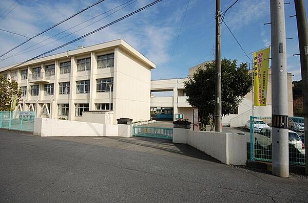 入間市立西武中学校 徒歩38分。 2970m