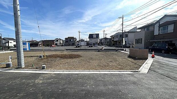 1区画／現地　4.5ｍ開発道路と6ｍ公道に面した人気の角地。