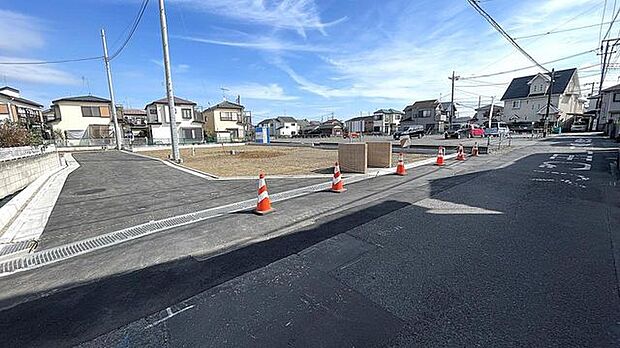 1区画／現地　徒歩10分圏内にスーパー、幼稚園、郵便局などが揃っています。