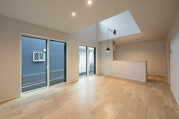 【建築例】建物は狭山不動産SAN+（サンプラス）高性能ZEH住宅（太陽光設置プラン案）の本体面積28.5〜30坪迄目安、1800万円（税込）で建築可能。長期優良住宅認定、耐震等級3の家。