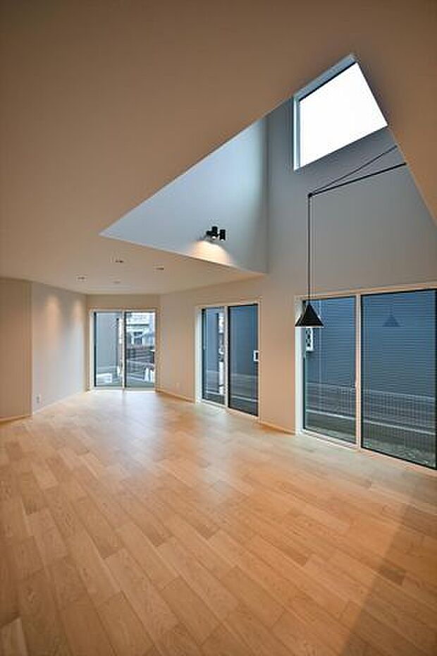 【建築例】建物は狭山不動産SAN+（サンプラス）高性能ZEH住宅（太陽光設置プラン案）の本体面積28.5〜30坪迄目安、1800万円（税込）で建築可能。長期優良住宅認定、耐震等級3の家。