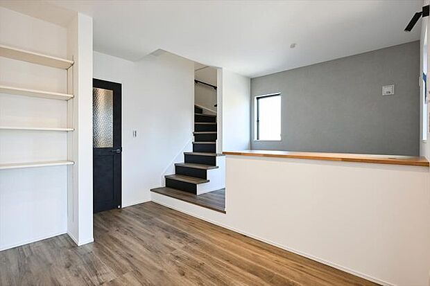 建物は狭山不動産（株）SAN+（サンプラス）高性能ZEH住宅（太陽光設置プラン案）の本体面積28.5〜30坪迄目安、坪単価約61.6万円（税込）で建築可能。