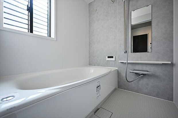 建物は狭山不動産（株）SAN+（サンプラス）高性能ZEH住宅（太陽光設置プラン案）の本体面積28.5〜30坪迄目安、坪単価約61.6万円（税込）で建築可能。