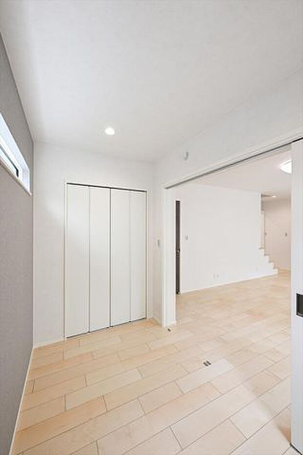 建物は狭山不動産(株)SAN+(サンプラス)高性能ZEH住宅(太陽光設置プラン案)の本体面積28.5〜30坪迄目安、坪単価約61.6万円(税込)で建築可能