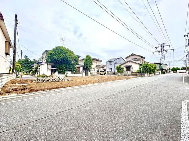 現地外観/前面道路4m〜9mです