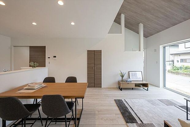 建築例【建物は狭山不動産(株)SAN+(サンプラス)高性能ZEH住宅(太陽光設置プラン案)の本体面積28.5〜30坪迄目安、坪単価約61.6万円(税込)で建築可能】