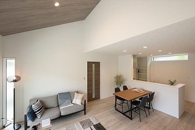 建築例【建物は狭山不動産(株)SAN+(サンプラス)高性能ZEH住宅(太陽光設置プラン案)の本体面積28.5〜30坪迄目安、坪単価約61.6万円(税込)で建築可能】