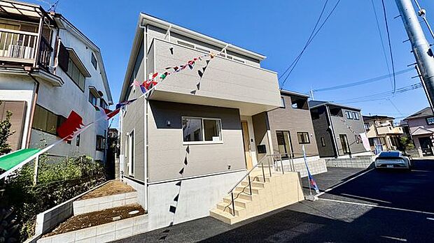 前面道路含む外観