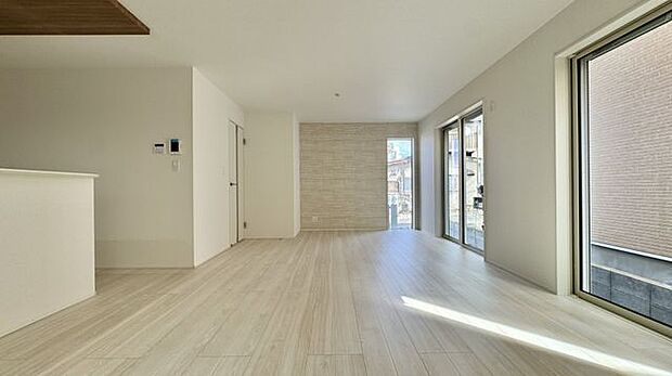 リビングダイニング　あかるいLDKでご家族の会話も弾みます