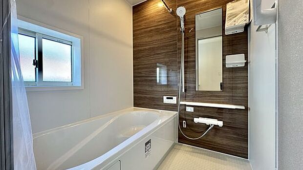 バスユニットはゆとりの1坪タイプ。1日の疲れをゆっくり癒してください。