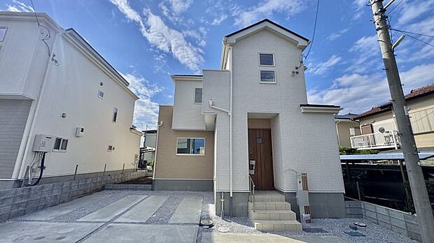 外観 業務用スーパーが徒歩 約1分と大変便利