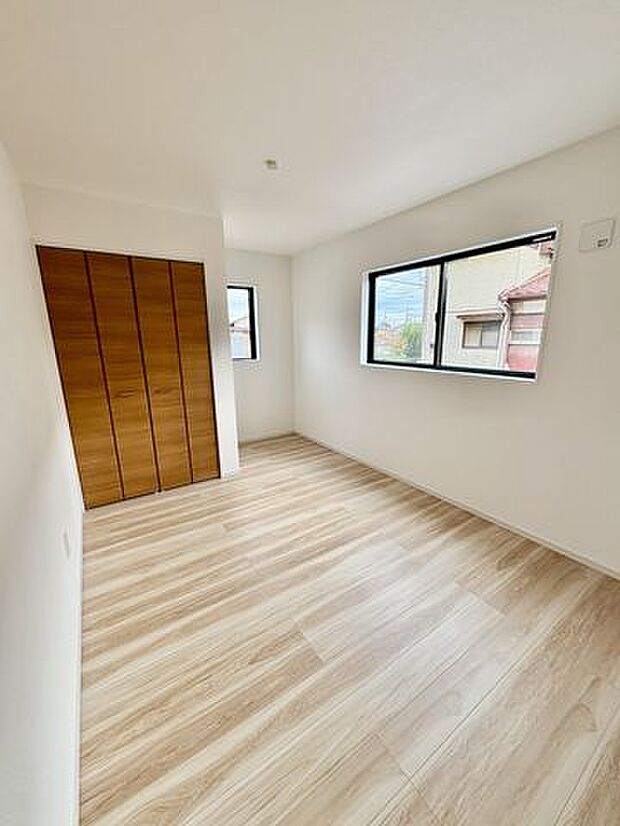 1階洋室6帖　収納付き！！