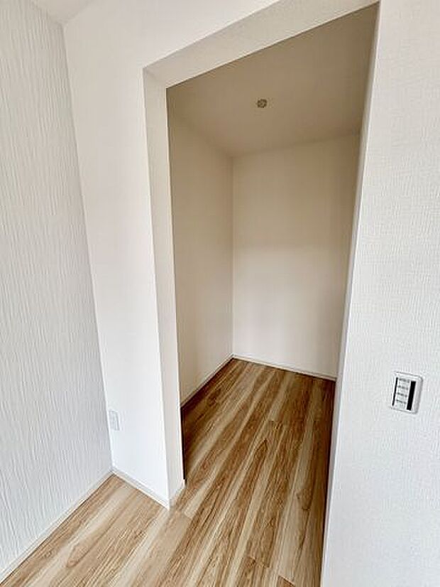 2階洋室8帖ウォークインクローゼット