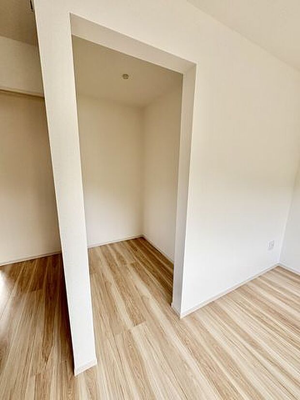 2階洋室6.5帖ウォークインクローゼット