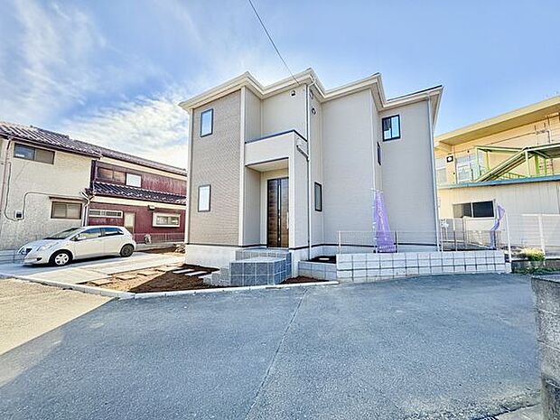 小学校まで徒歩1分！！