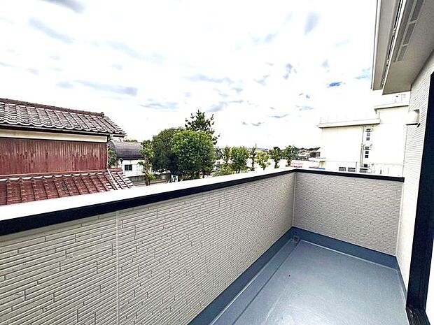 2階洋室8帖バルコニー