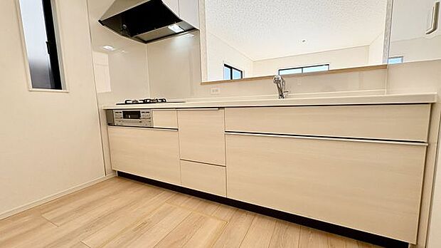 カウンターキッチン　収納豊富