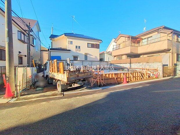 現地外観　並列駐車2台可能！！