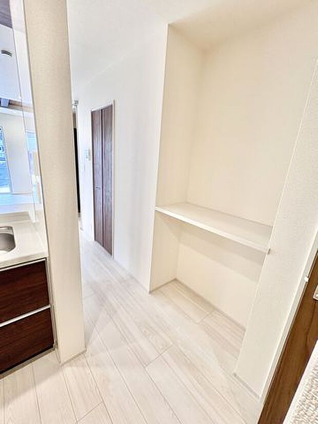 キッチン横　家事スペースあり