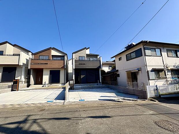 外観 並列駐車2台可能!!