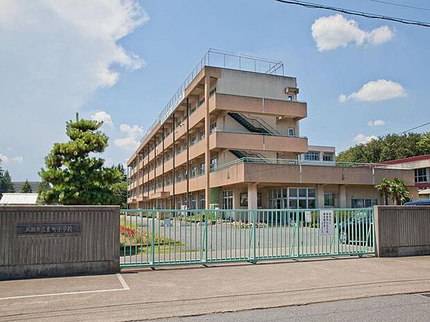 入間市立東町小学校 徒歩11分。 750m