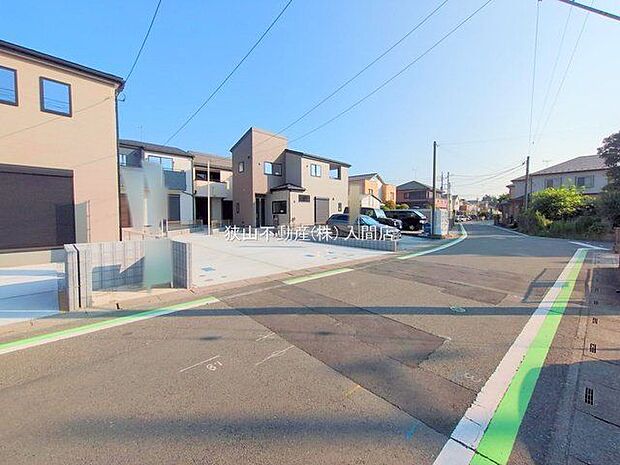 前面道路含む外観