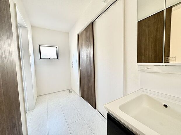 広々した洗面脱衣室