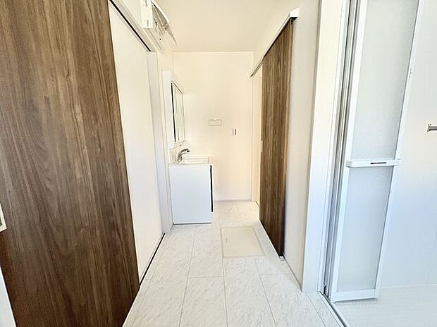 ゆとりのある洗面脱衣室