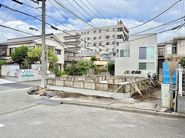 現地　三方角地！！陽当たり通風良好！！