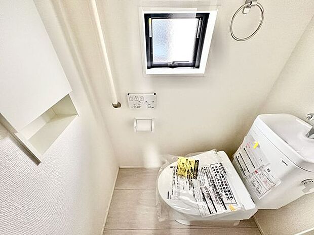 トイレ冬場でもひやっとしない温水洗浄便座を採用。1階・2階に設置