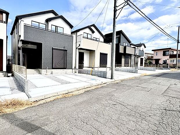 前面道路含む外観