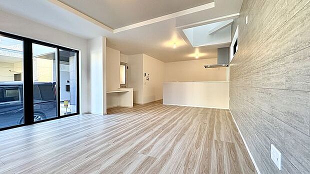 開放感が感じられる明るいリビングダイニング