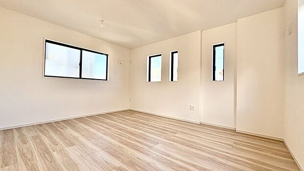 約10.5帖　将来間仕切りで5.5帖と5.0帖のお部屋に分けられます。