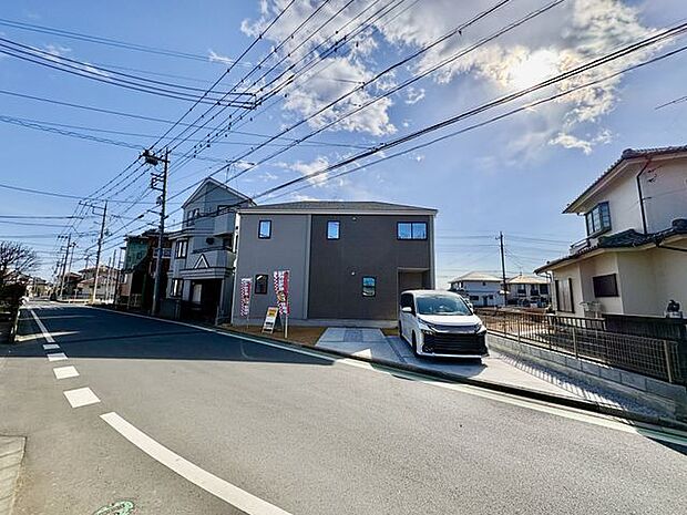 並列駐車2台可能！！