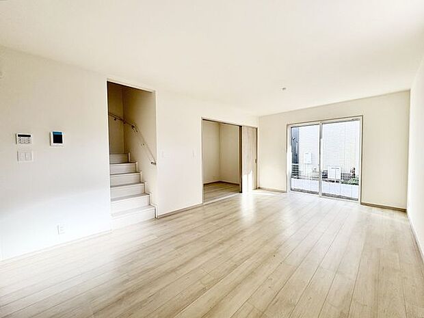 リビング　リビング階段なのでご家族のご様子も確認しやすいです