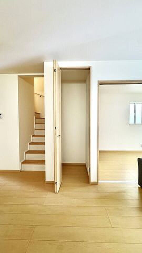 リビング収納　リビング階段