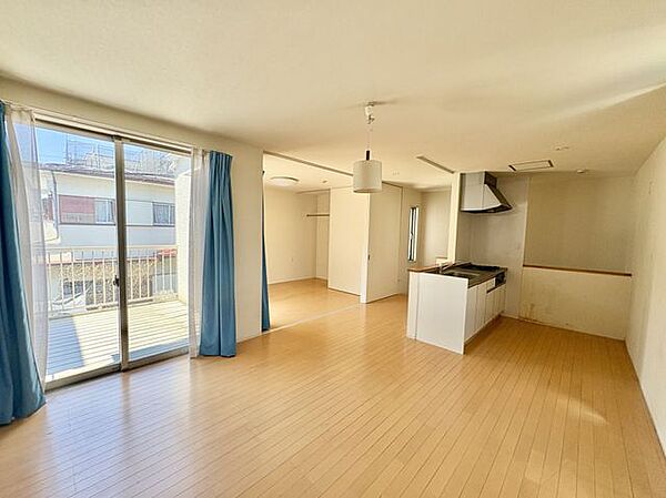 2階リビングの開放感ある邸宅！！