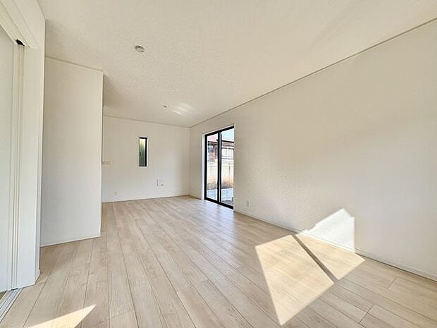 リビング全体に陽光が入る、明るいリビング!!