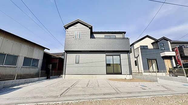 現地　並列駐車2台可能！！余裕のある敷地