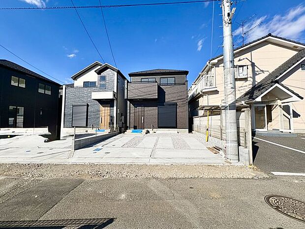 前面道路含む外観