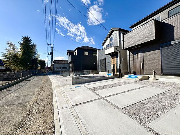 前面道路含む外観