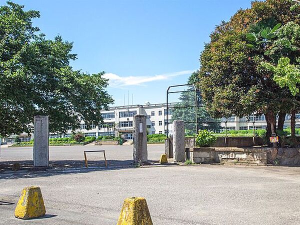 飯能市立飯能第一小学校 徒歩12分。 900m
